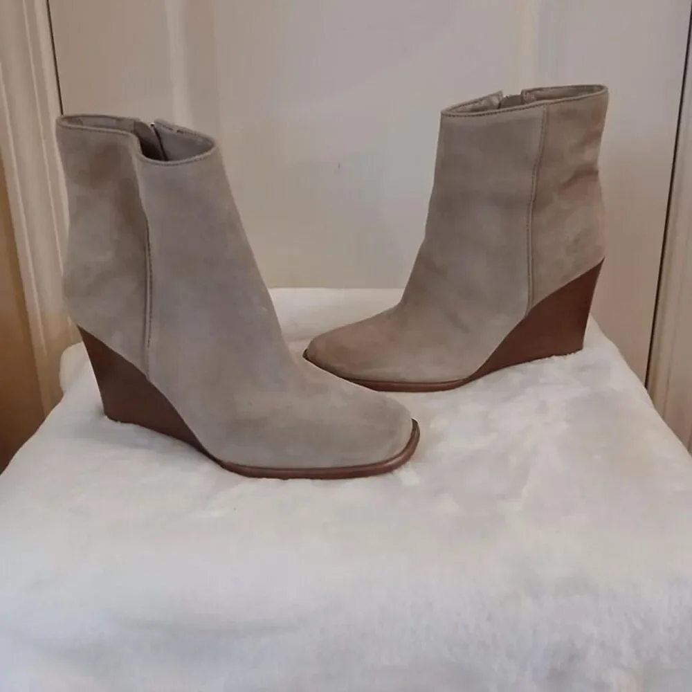 Dolce Vita tan suede ankle boots bootie wedge heel 8 minimalist old money staple